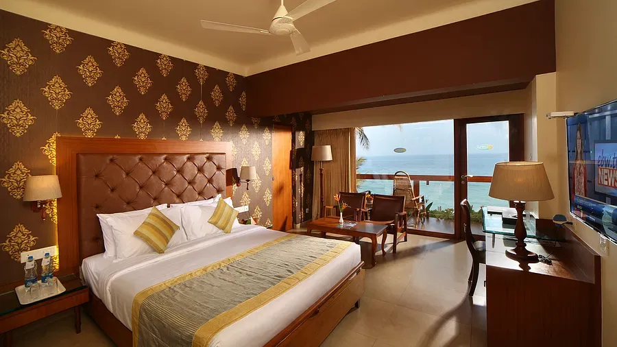 Deluxe Double Bed : Side Sea Facing